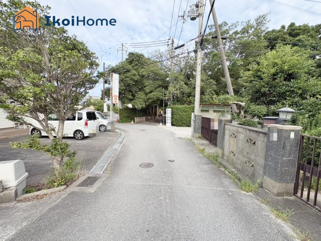 神戸市西区平野町慶明　中古戸建の前面道路含む現地写真|●年中無休：当日予約可●前面道路は広くはございませんが交通量も少なく静かな環境です！