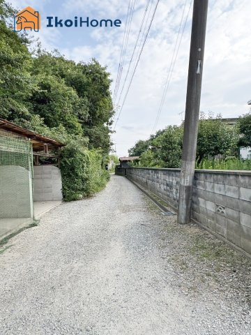神戸市西区平野町慶明　中古戸建の駐車場|●年中無休：当日予約可●緑豊かでのびのびと子育てが出来る閑静な住宅地です！