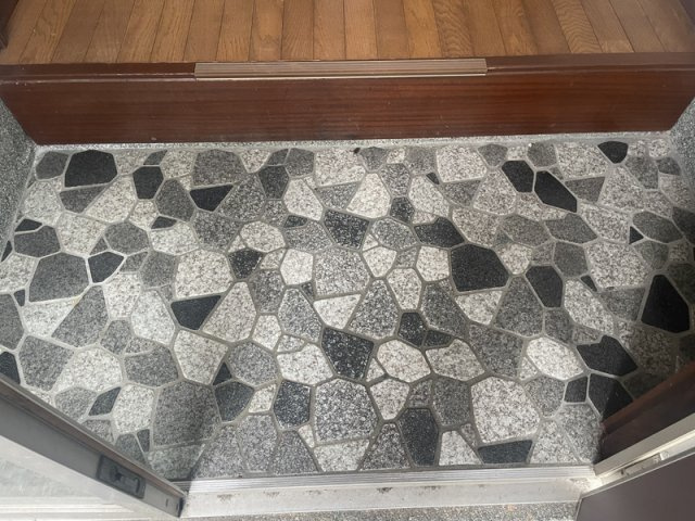 宮上町一丁目貸家の玄関