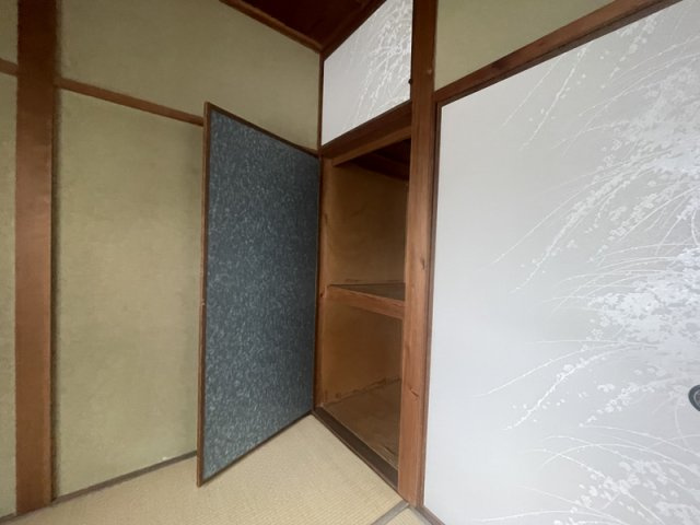 宮上町一丁目貸家の収納