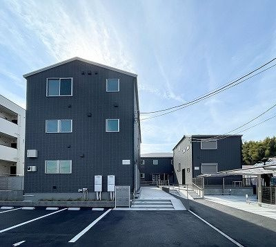 ＣＯＬＯＲＳ　ＷＩＮＧ−Ｂの駐車場
