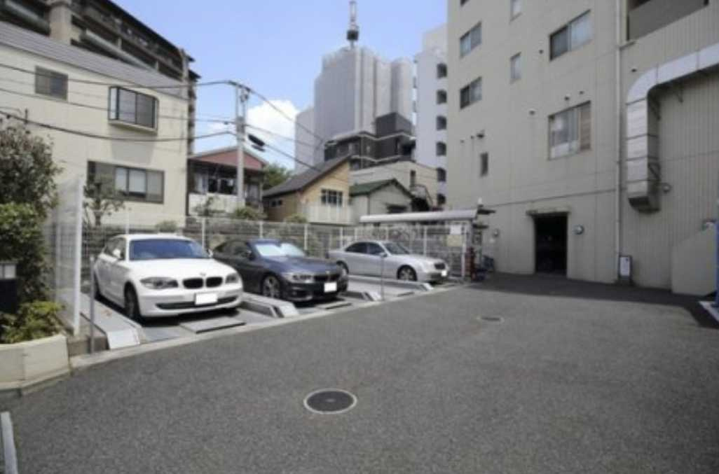 コンフォリア三宿　礼金0　ペット相談可　ネット無料の駐車場