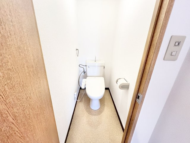 ガーデンハイムのトイレ|※別部屋参考写真