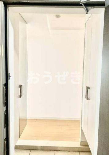 ライフレビュー横濱関内スクエアの玄関|※同仕様参考写真