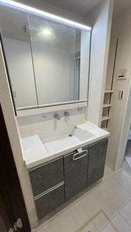 葛飾区東新小岩6丁目新築戸建て【全2棟】の独立洗面台|【同社施工例】