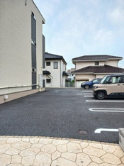 車をお持ちの方に嬉しい駐車場付きの物件です