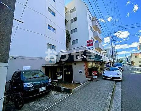 長谷川マンションのエントランス