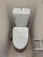 落ち着いた色調のトイレです