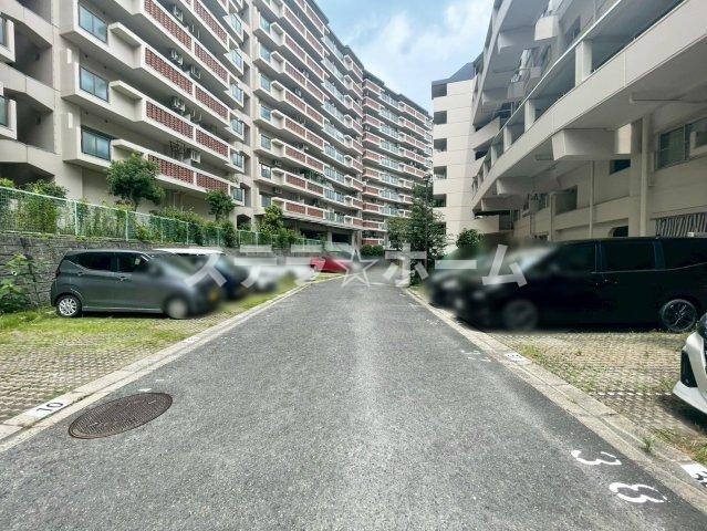 豊中野畑団地弐号棟の駐車場|駐車場です