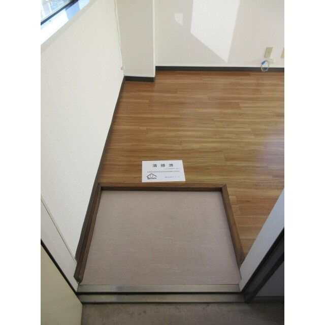 クレエ中野の玄関