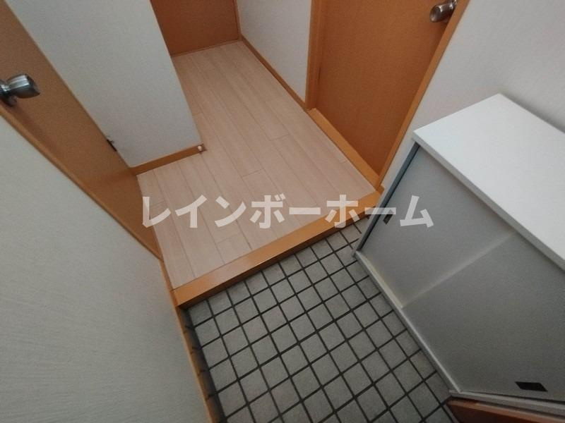 トヨダアメニティホームズⅠの玄関|収納もある玄関です