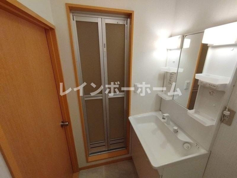 トヨダアメニティホームズⅠの洗面所|コンパクトで使いやすい洗面所