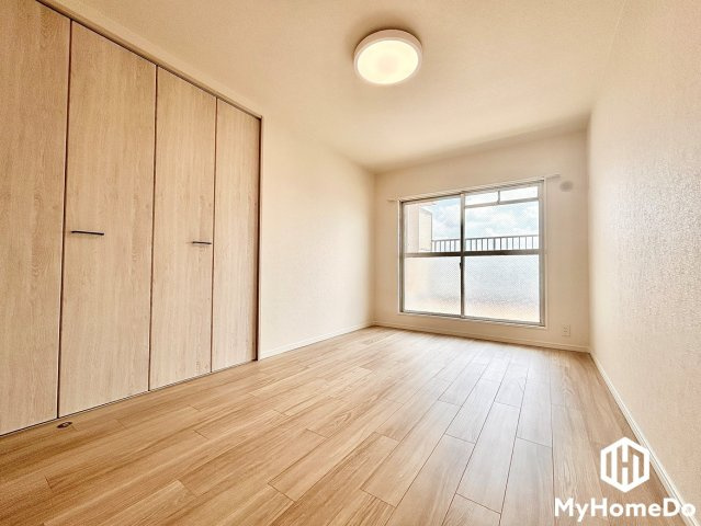 ユーハウス喜多山の洋室|バルコニーにつながるお部屋で、通風・陽当たり良好。