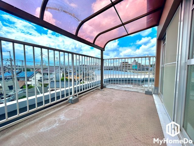 ユーハウス喜多山のバルコニー|屋根付きなので急な雨の日も安心ですね。