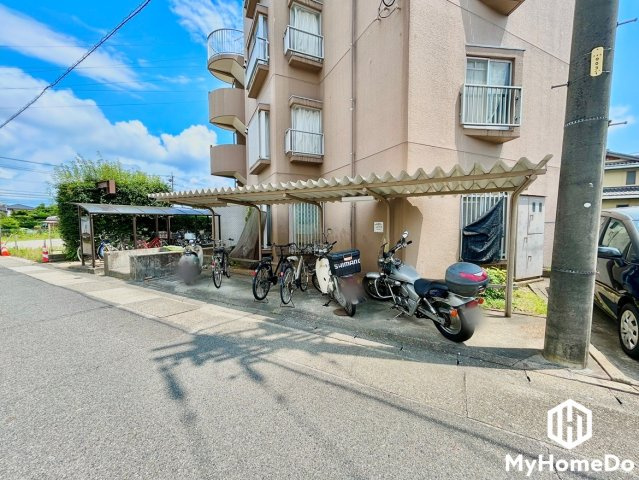 ユーハウス喜多山の駐輪場|屋根付きなので、雨や風、直射日光から自転車を守ることができます。