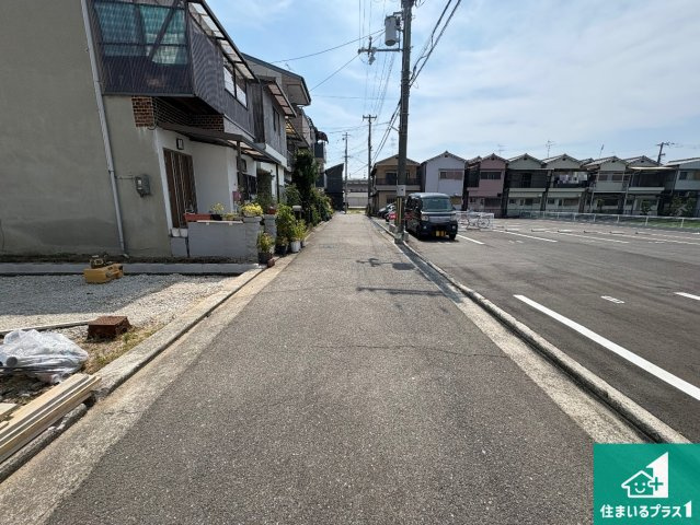 堺市西区草部　新築一戸建ての前面道路含む現地写真|周辺は落ち着いた街並みの住宅地！子育てがしやすい住環境です！まだ未完成ですが、現地でしかわからない事もございます。是非一度ご覧ください。