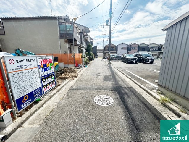 堺市西区草部　新築一戸建ての前面道路含む現地写真|周辺は落ち着いた街並みの住宅地！子育てがしやすい住環境です！まだ未完成ですが、現地でしかわからない事もございます。是非一度ご覧ください。
