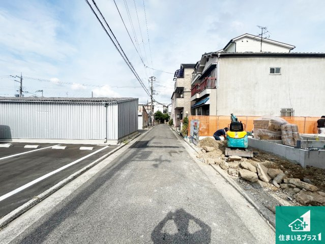 堺市西区草部　新築一戸建ての前面道路含む現地写真|周辺は落ち着いた街並みの住宅地！子育てがしやすい住環境です！まだ未完成ですが、現地でしかわからない事もございます。是非一度ご覧ください。