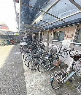 横浜スカイマンションの駐車場|駐車場に車を止められます