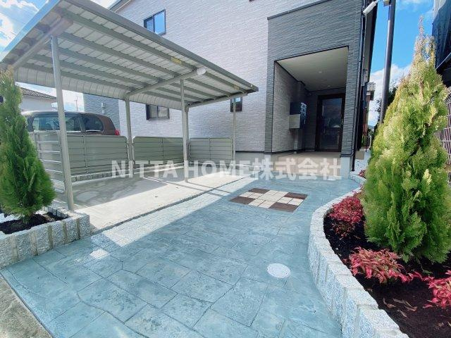 メゾン　モンターニュのエントランス|屋根付き駐輪場も設けています★