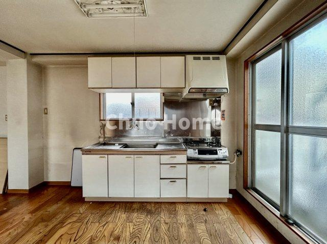 台東区清川2丁目中古住宅のキッチン|ワイドで収納豊富なシステムキッチン