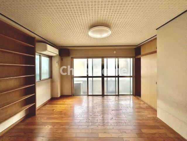 台東区清川2丁目中古住宅の洋室|【洋室】快適に過ごす条件は、一人ひとり違います。だからこそ飾り過ぎないシンプルな内装と偏り過ぎないデザインで統一しております。居住していく中でオーナー様だけの【マイホーム】に創り上げて下さい