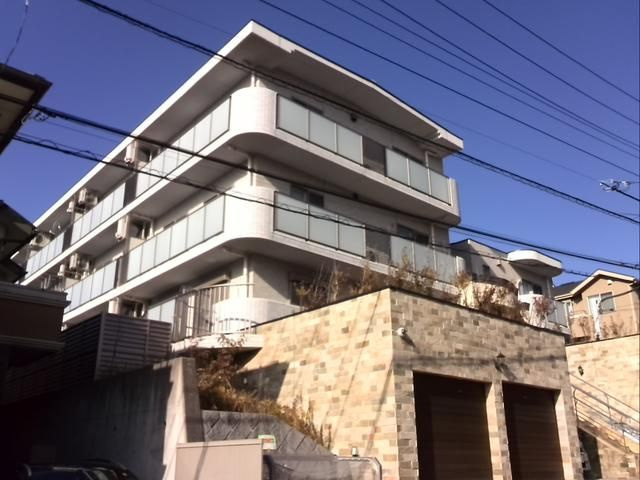 川崎市麻生区万福寺５丁目の賃貸マンションの外観