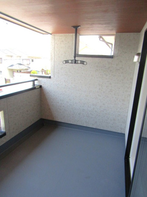【バルコニー】 | ブルーミングガーデン甲府市宮原町　1号棟 | 外からの目が気にならないバルコニーで洗濯物が干せます
