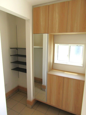 【玄関】 | ブルーミングガーデン甲府市宮原町　1号棟 | 落ち着いた玄関です