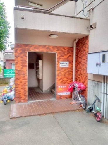 さいたま市大宮区寿能町２丁目の賃貸マンションのエントランス