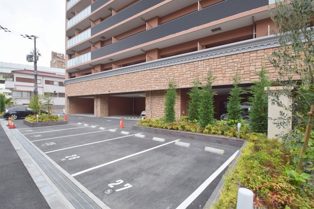 プレジオ関目の駐車場