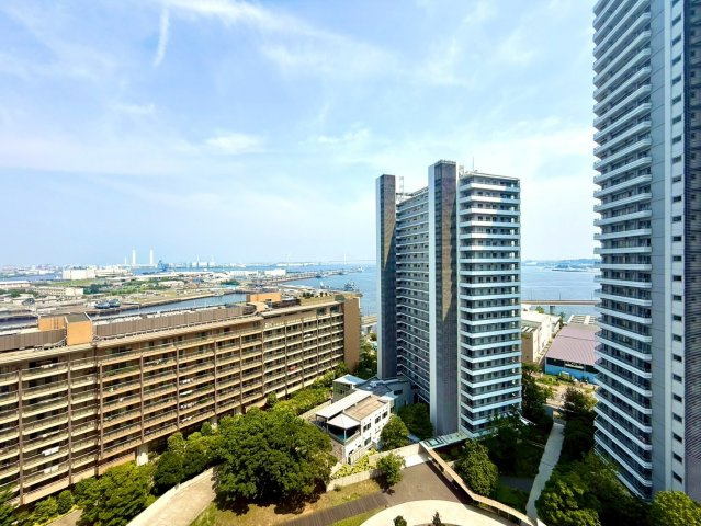 コットンハーバータワーズベイウエストの展望|海と空が織りなす美しい景色が広がる住まい。開放感あふれる眺望が、毎日の暮らしにゆとりをもたらします。