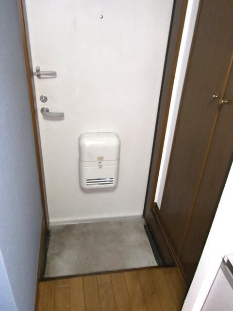 大和市桜森１丁目のアパートの玄関
