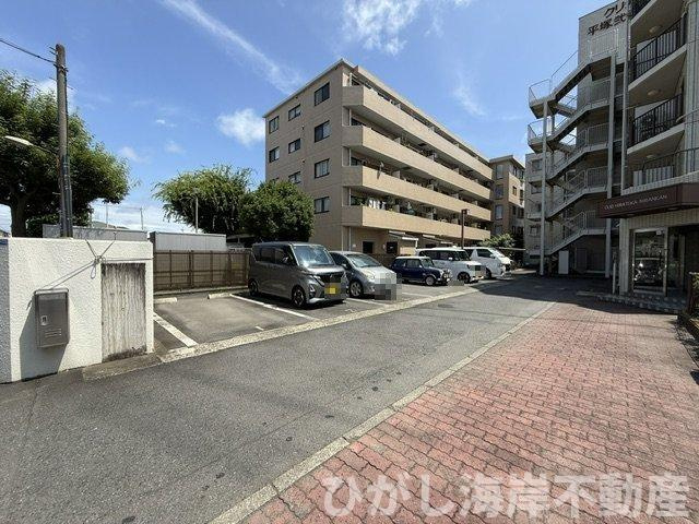 クリオ平塚2番館の駐車場|敷地内駐車場