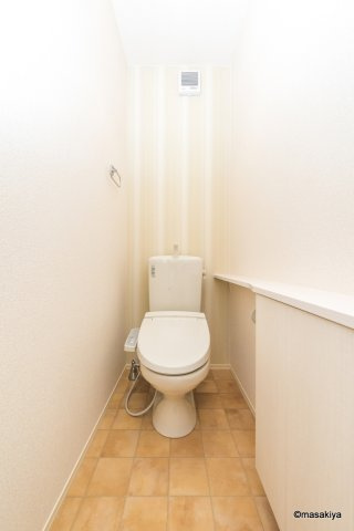 ペルソワール高田のトイレ|トイレ　ウォシュレット付き。