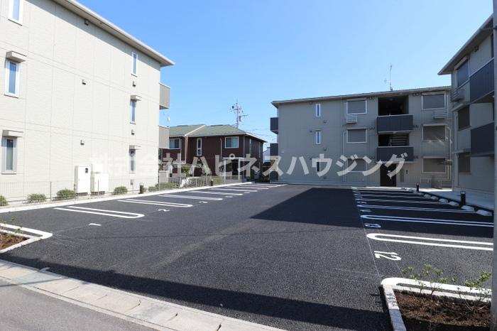 クラレットA棟103の駐車場