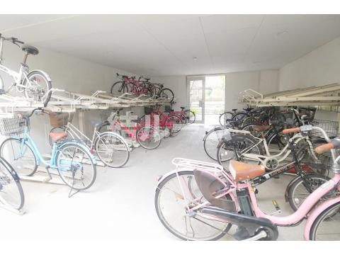 板橋区高島平１丁目の賃貸マンションの駐車場