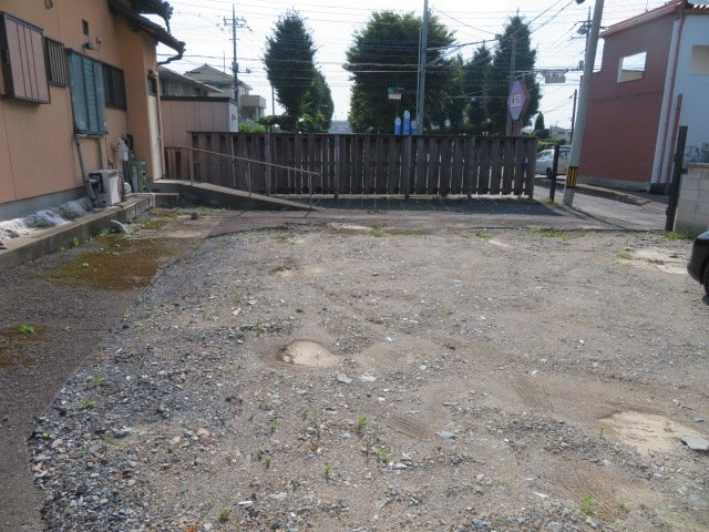 藤岡市中栗須　中古1280の駐車場