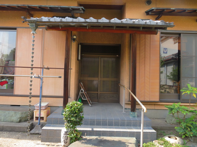 藤岡市中栗須　中古1280の玄関