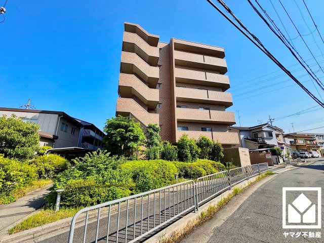 グラン・コート宇治槇島の外観