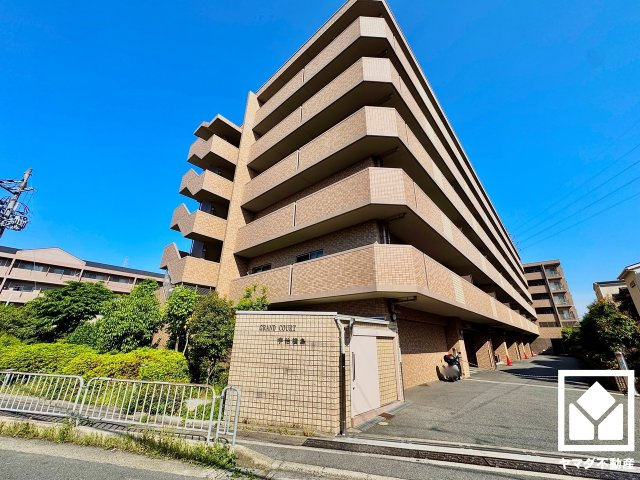 グラン・コート宇治槇島の外観