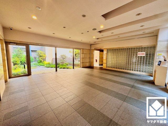 グラン・コート宇治槇島のロビー