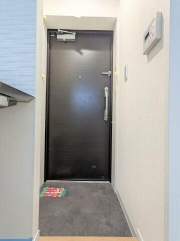 ブランドール坂下三丁目の玄関