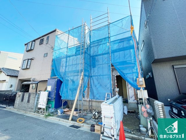 ■高槻市春日町　新築一戸建ての外観|周辺は落ち着いた街並みの住宅地！子育てがしやすい住環境です！まだ未完成ですが、現地でしかわからない事もございます。是非一度ご覧ください。