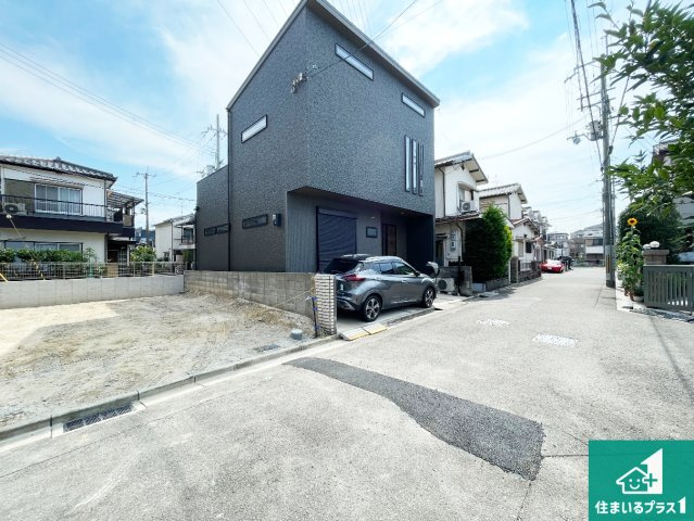 高槻市春日町　新築一戸建ての前面道路含む現地写真|周辺は閑静な住宅街です。前面道路もしっかりと有りますので車の出し入れも安心ですよ！