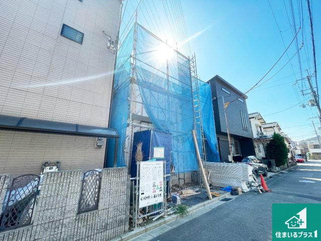 ■高槻市春日町　新築一戸建ての外観|周辺は落ち着いた街並みの住宅地！子育てがしやすい住環境です！まだ未完成ですが、現地でしかわからない事もございます。是非一度ご覧ください。