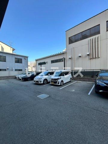 プレジオ神戸WESTの駐車場