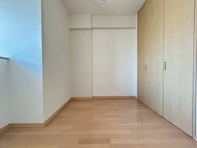 アンビエラ桃山台の洋室