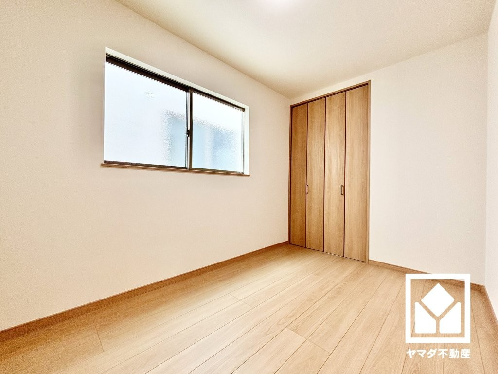 西宮市笠屋町の洋室|約5帖の3階西側洋室です。お子様のお部屋などにも丁度良い広さです。