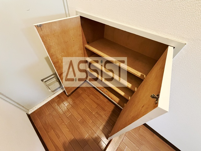 加納マンションの玄関